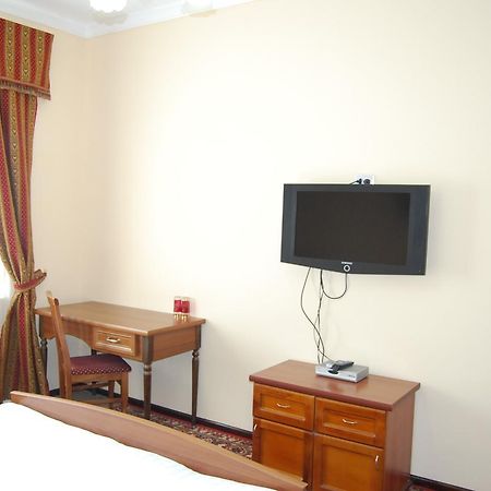 Crown Hotel Tasjkent Buitenkant foto