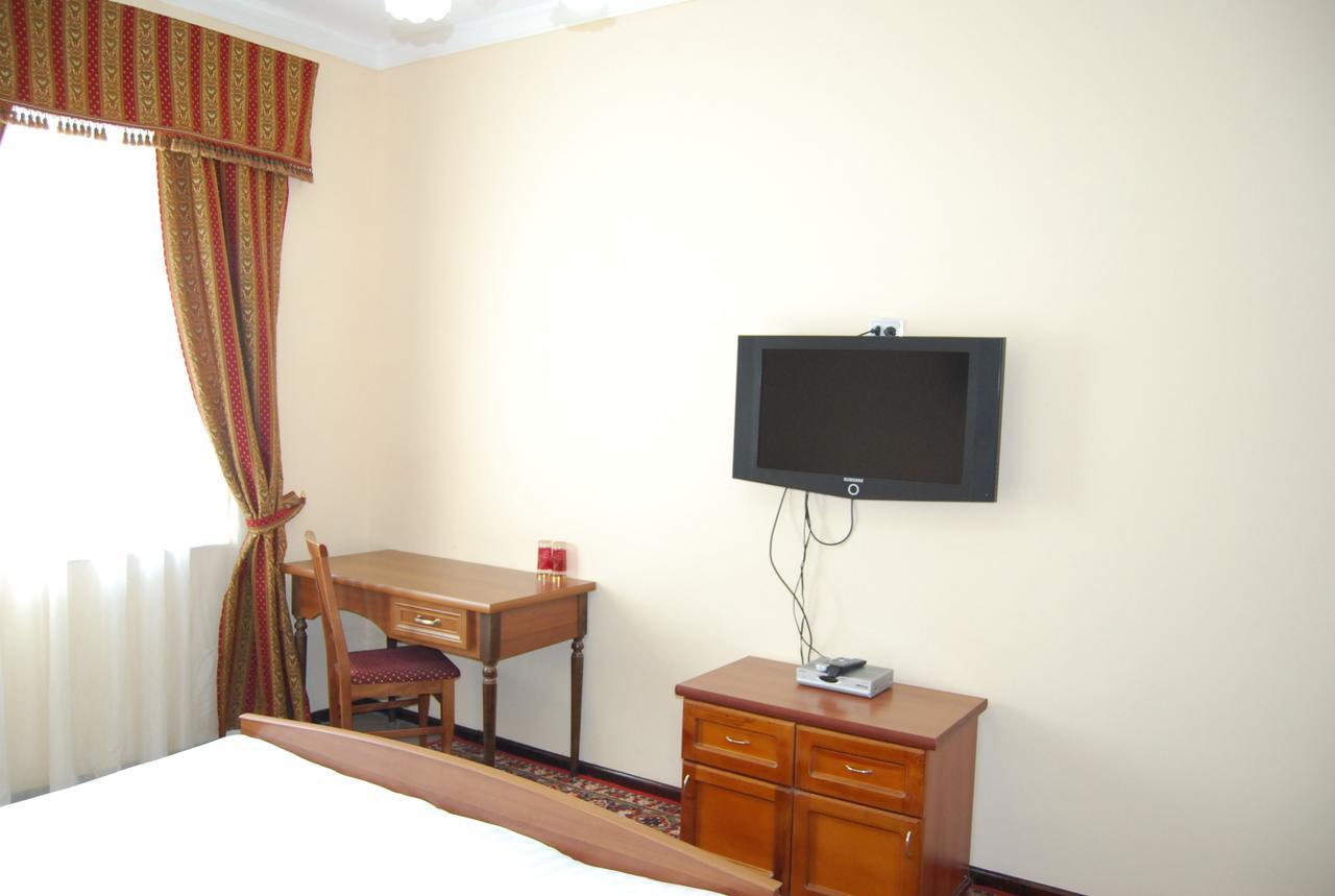 Crown Hotel Tasjkent Buitenkant foto