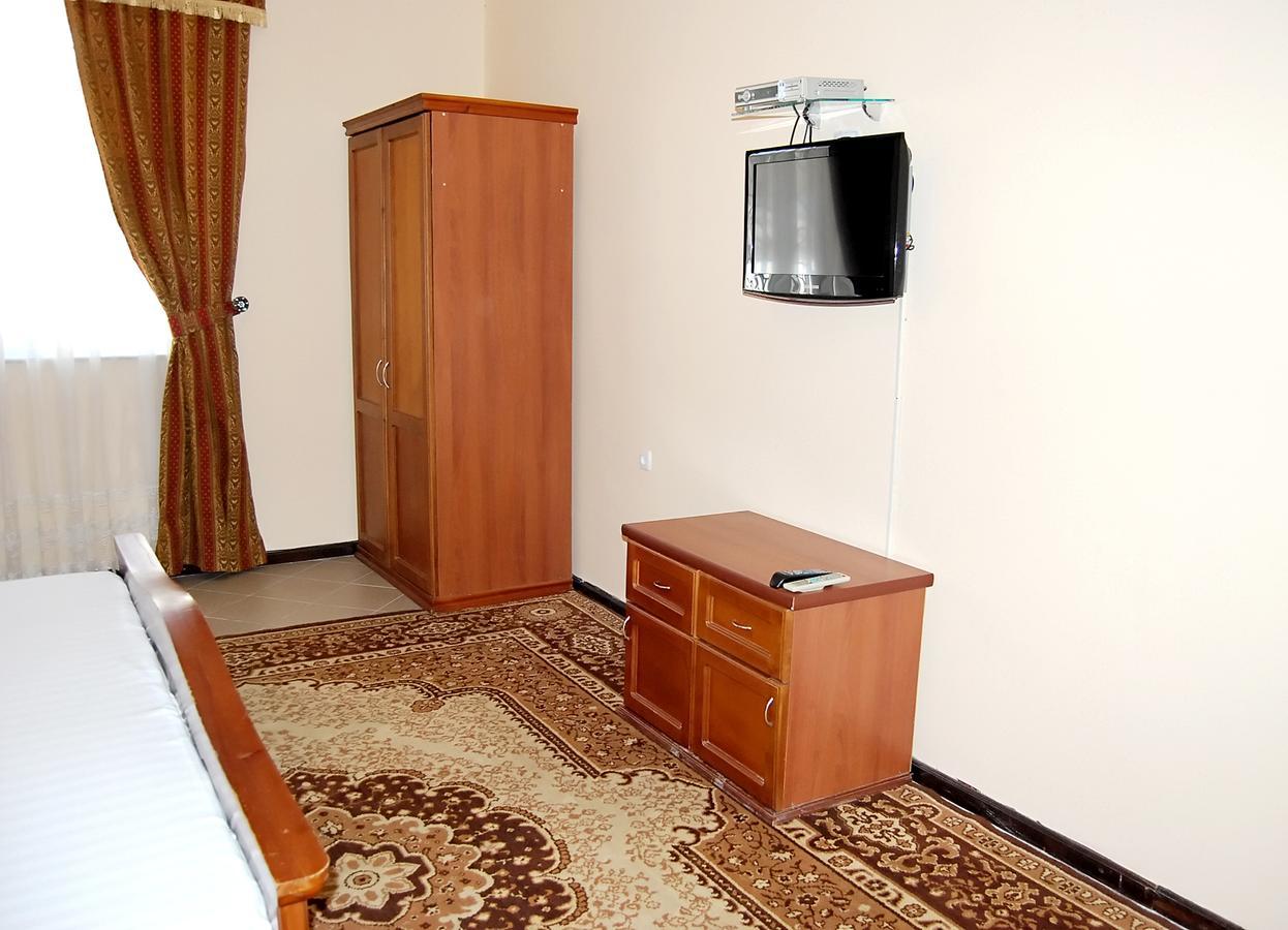 Crown Hotel Tasjkent Buitenkant foto