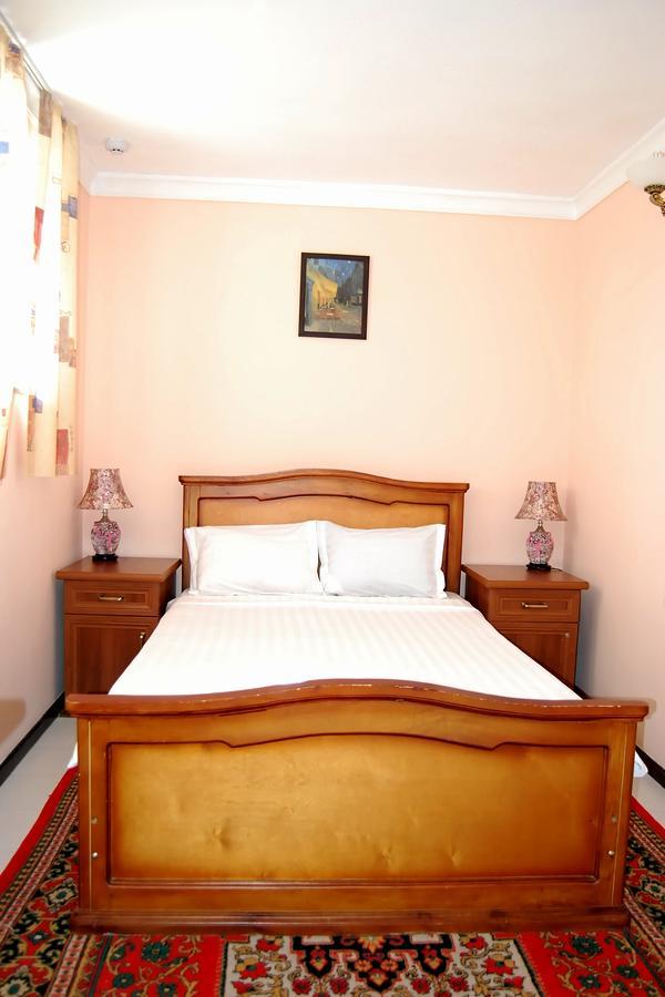 Crown Hotel Tasjkent Buitenkant foto