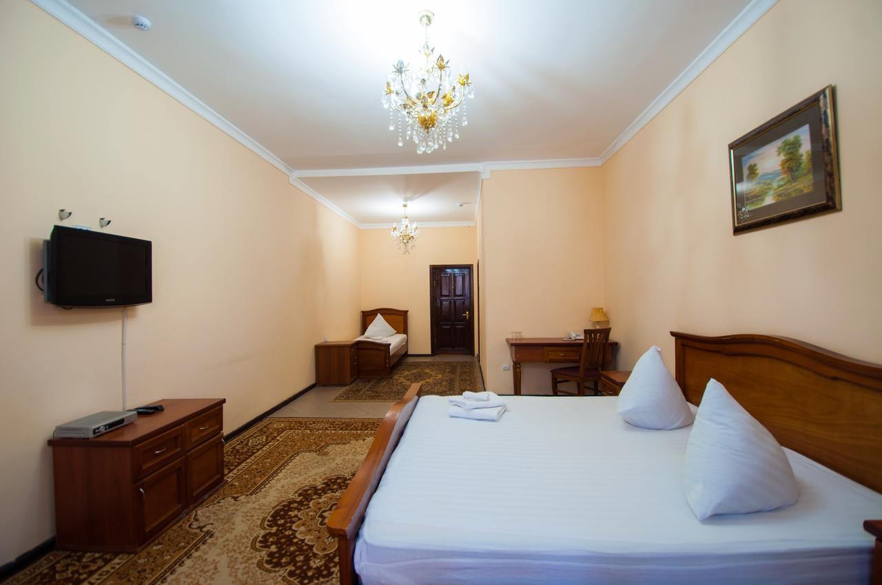 Crown Hotel Tasjkent Buitenkant foto