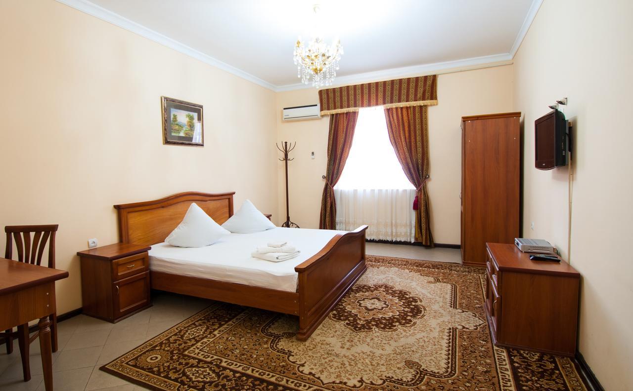 Crown Hotel Tasjkent Buitenkant foto