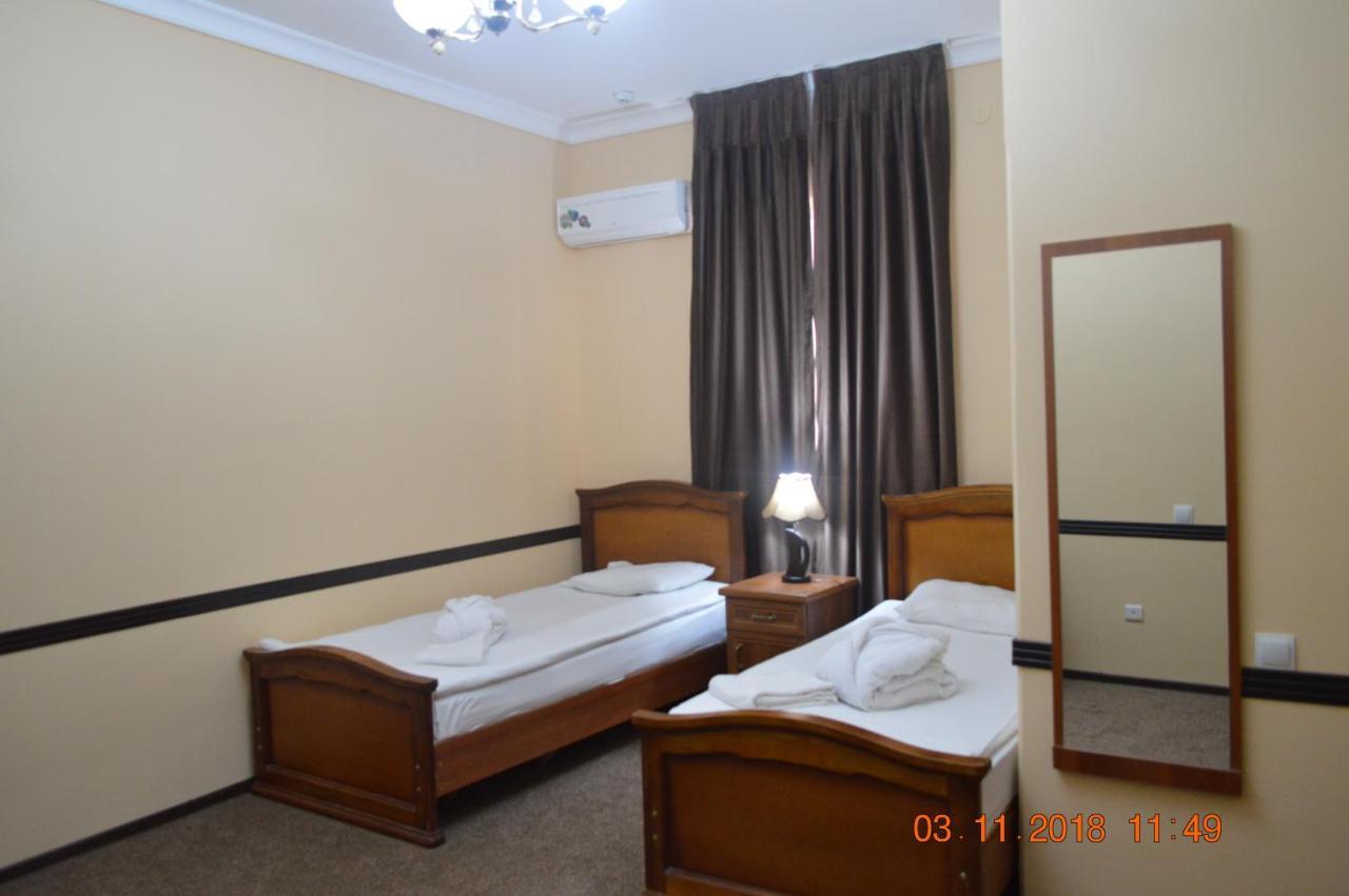 Crown Hotel Tasjkent Buitenkant foto